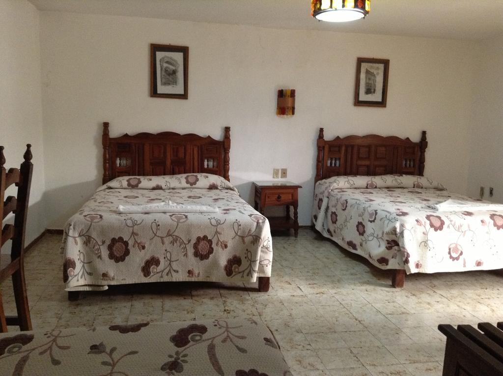 Hotel Atilanos Morelia Chambre photo